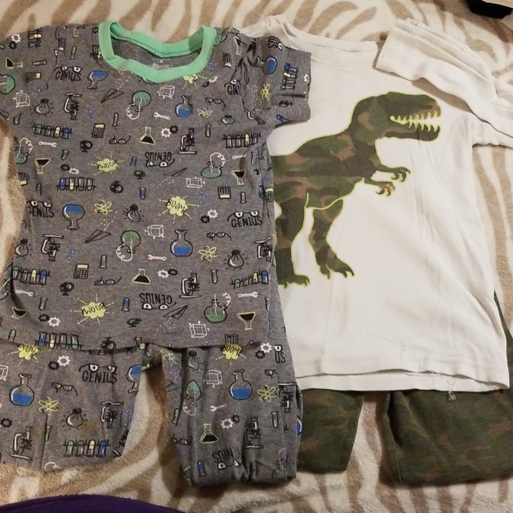 2 prs of long sleeve shirt and short sleeved pjs